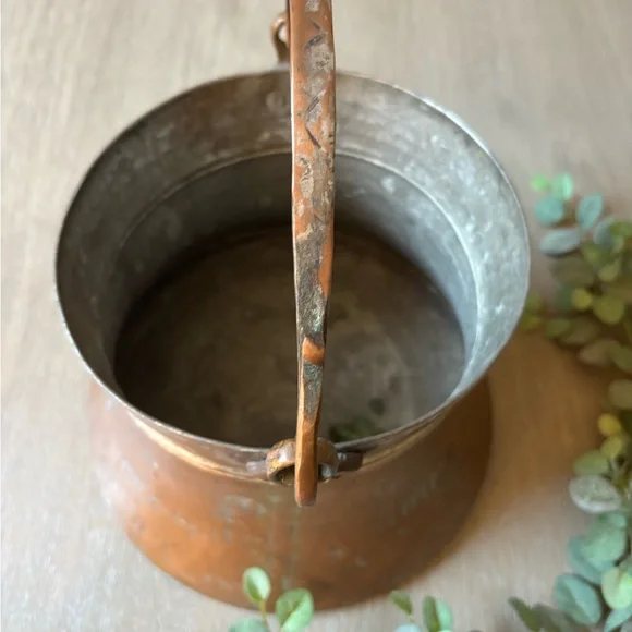 Beautiful Vintage copper IMAX cauldron made in Turkey.